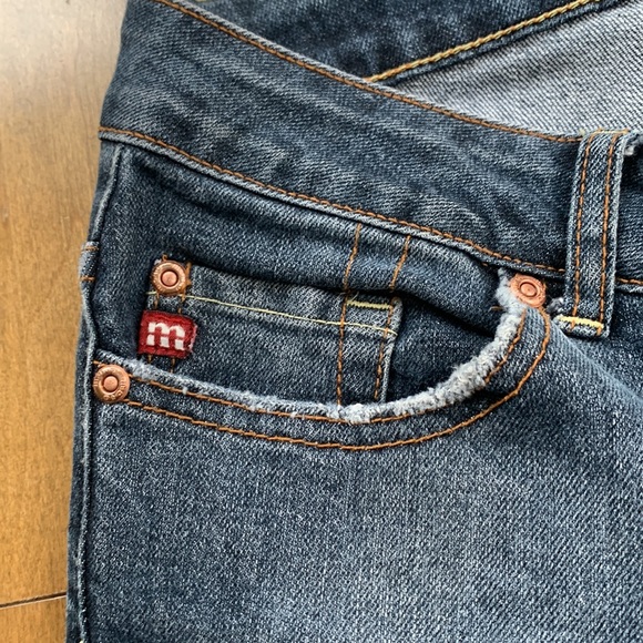 Low Waisted Flared Vintage Jeans - Picture 4 of 6